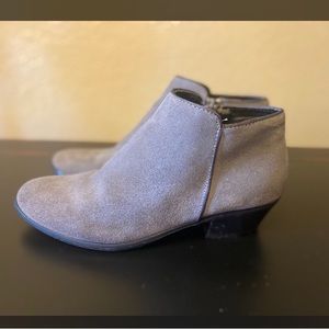 Crown Vintage Gray Suede Leather Booties Size 7.5